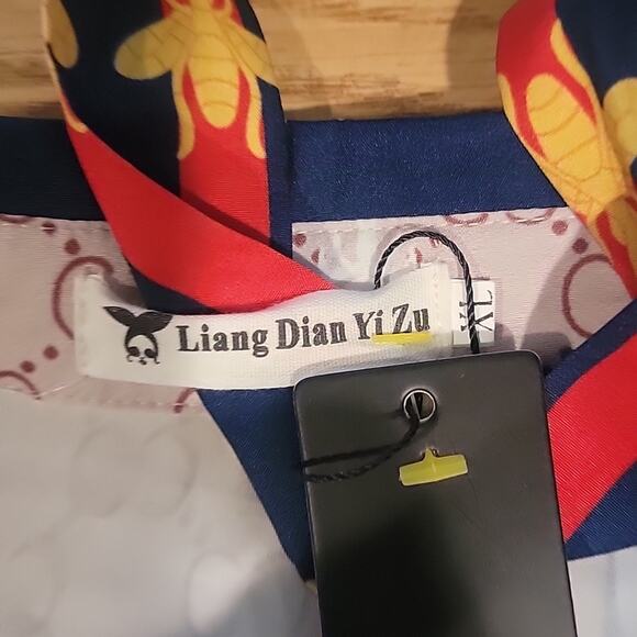 Lai Meng Five Cats. Button Down Blouse with Tie. Size XL. NWT. - Picture 5 of 7